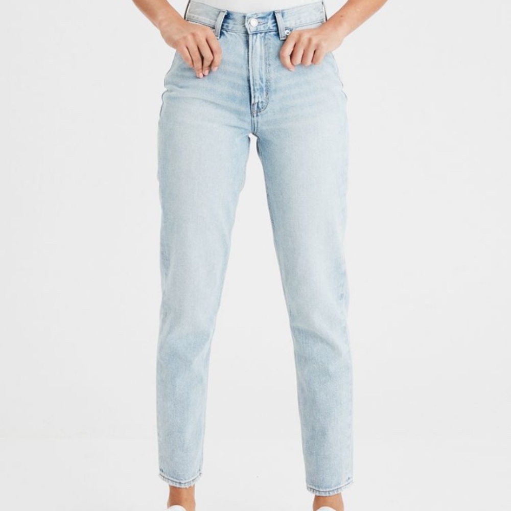 American Eagle Mom Jeans light wash